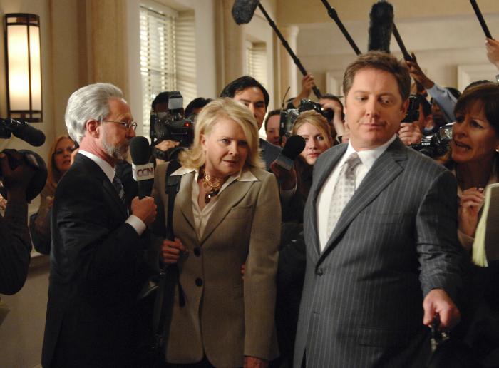 Aaron Lustig در صحنه سریال تلویزیونی قانون بوستون به همراه Candice Bergen و جیمز اسپیدر