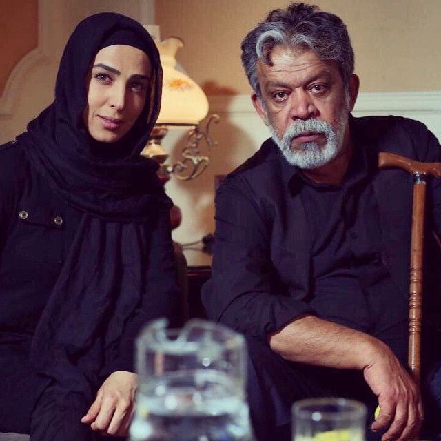 سوگل طهماسبی در پشت صحنه سریال تلویزیونی برادر به همراه حسن پورشیرازی