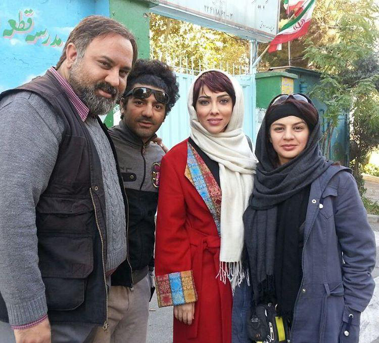 لیلا اوتادی در پشت صحنه فیلم سینمایی آزاد به قید شرط به همراه مجتبی پیرزاده