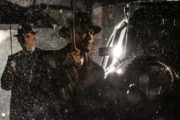 Scott Shepherd در صحنه فیلم سینمایی Bridge of Spies به همراه تام هنکس