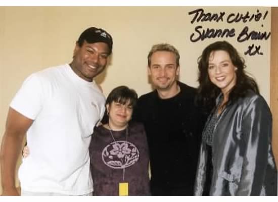 Suanne Braun در صحنه سریال تلویزیونی دروازه ستارگان اس جی-۱ به همراه Colin Cunningham و Christopher Judge