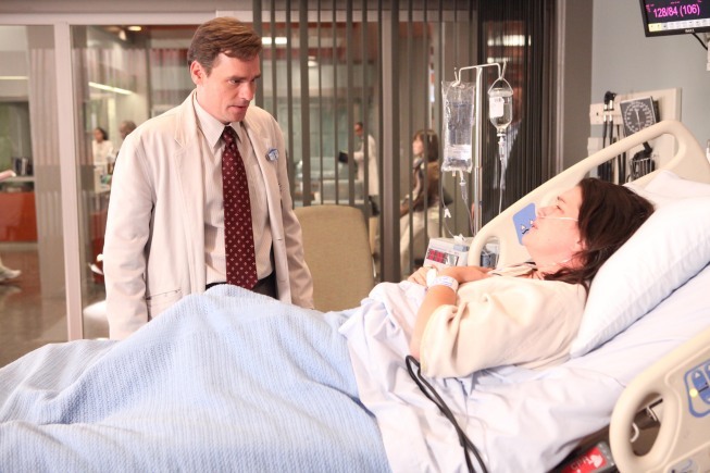 Liza Snyder در صحنه سریال تلویزیونی دکتر هاوس به همراه Robert Sean Leonard