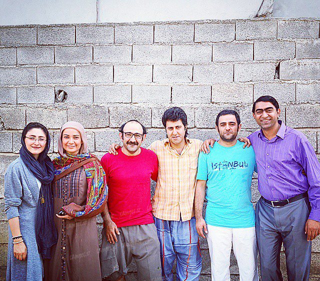 نسرین نصرتی در پشت صحنه سریال تلویزیونی پایتخت ۴ به همراه هومن حاجی‌عبداللهی، هدایت هاشمی و محمدرضا علیمردانی