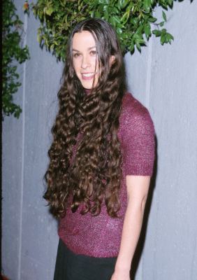 Alanis Morissette در صحنه فیلم سینمایی تعصب