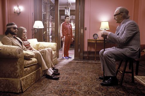 جین هکمن در صحنه فیلم سینمایی خانوادهٔ اشرافی تننبام به همراه گوئینت پالترو، Luke Wilson و Ben Stiller
