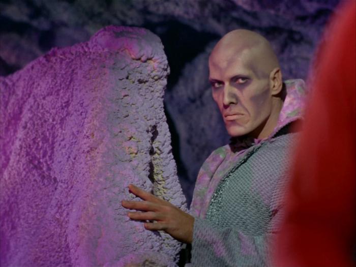 Ted Cassidy در صحنه سریال تلویزیونی پیشتازان فضا