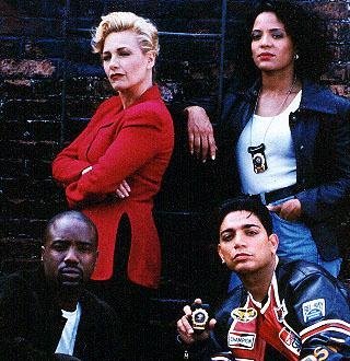 Malik Yoba در صحنه سریال تلویزیونی New York Undercover به همراه Lauren Luna Vélez، Patti D'Arbanville و Michael DeLorenzo