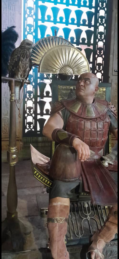 تصویری از محمد حاج بابا، بازیگر سینما و تلویزیون در پشت صحنه یکی از آثارش