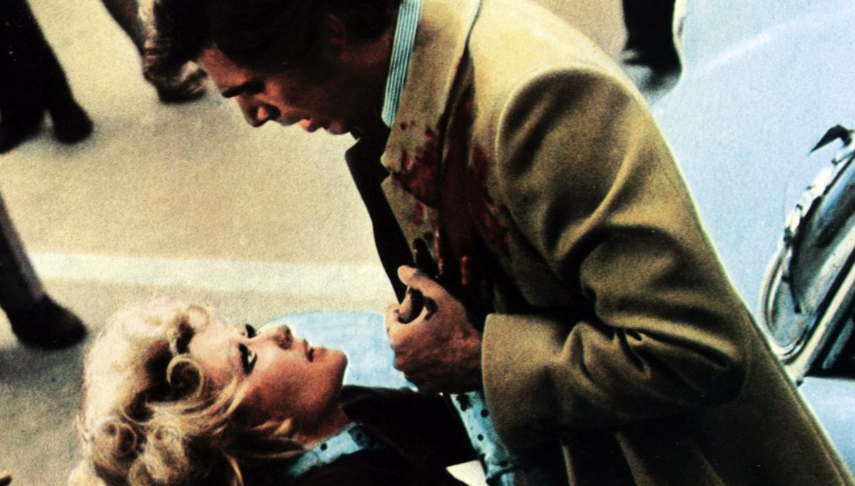 George Hilton در صحنه فیلم سینمایی The Case of the Bloody Iris به همراه Paola Quattrini