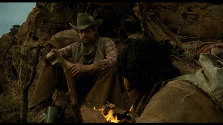 ادوارد جیمز آلموس در صحنه فیلم سینمایی The Ballad of Gregorio Cortez به همراه ویلیام ساندرسون