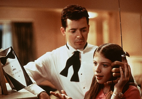 متیو برودریک در صحنه فیلم سینمایی کاراگاه گجت به همراه Michelle Trachtenberg