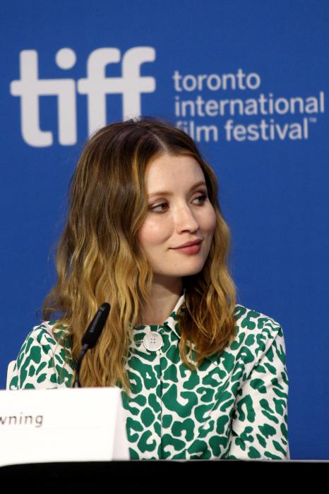 Emily Browning در صحنه فیلم سینمایی افسانه