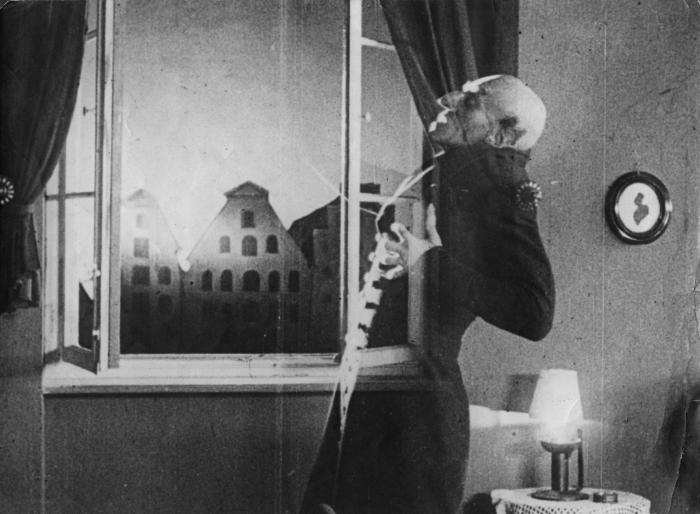 Max Schreck در صحنه فیلم سینمایی نوسفراتو