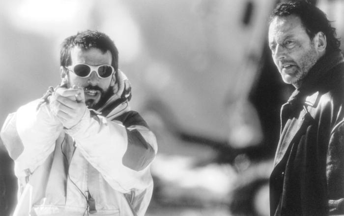 متیو کاسوویتس در صحنه فیلم سینمایی رودهای قرمز به همراه ژان رنو