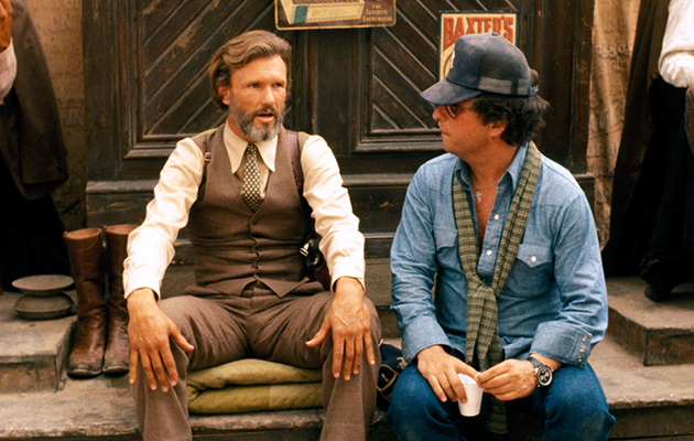 کریس کریستوفرسون در صحنه فیلم سینمایی دروازه بهشت به همراه مایکل سیمینو