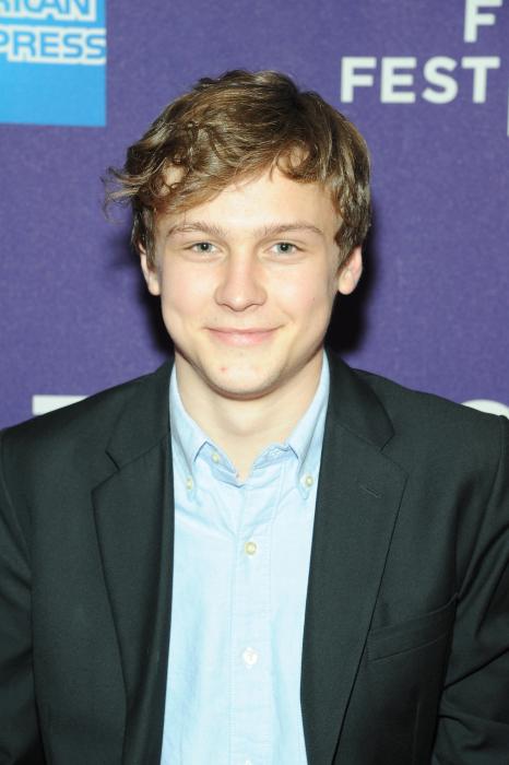  فیلم سینمایی Deep Powder با حضور Logan Miller