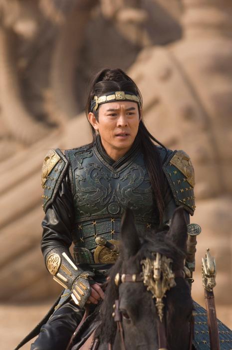 جت لی در صحنه فیلم سینمایی مومیایی :مقبره ی ام‍‍پراطور اژدها