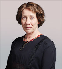 Phyllis Logan در صحنه سریال تلویزیونی دانتون ابی