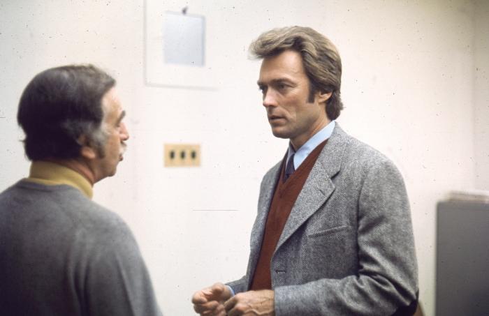 Don Siegel در صحنه فیلم سینمایی هری کثیف به همراه کلینت ایستوود