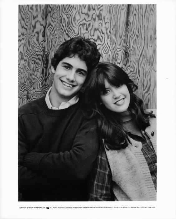 Zach Galligan در صحنه فیلم سینمایی گرملین ها به همراه Phoebe Cates