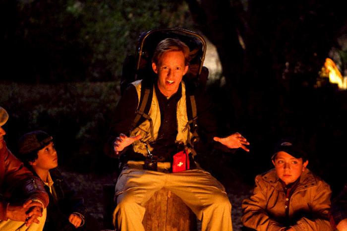 A.D. Miles در صحنه فیلم سینمایی الگوها