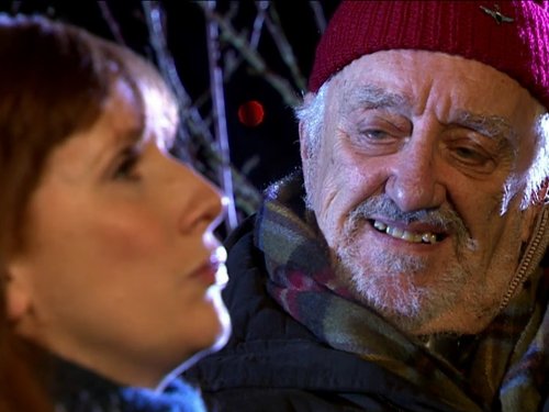 Bernard Cribbins در صحنه سریال تلویزیونی Doctor Who به همراه Catherine Tate