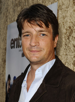 Nathan Fillion در صحنه سریال تلویزیونی همراهان