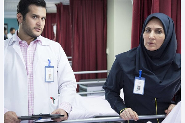 سیاوش خیرابی در صحنه سریال تلویزیونی پرستاران به همراه فاطمه گودرزی