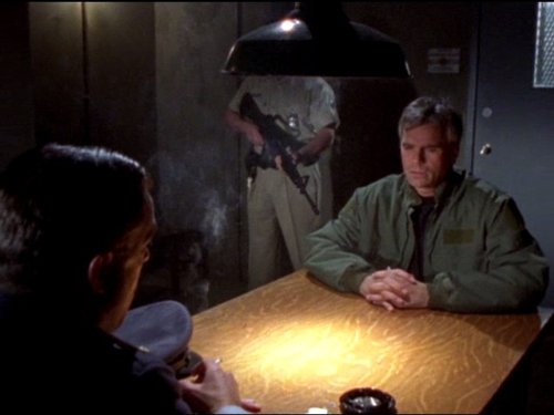 Richard Dean Anderson در صحنه سریال تلویزیونی دروازه ستارگان اس جی-۱