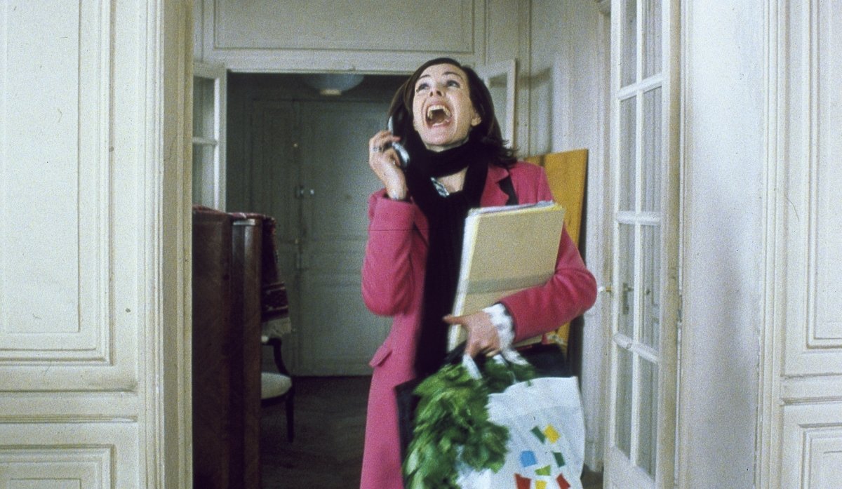 Carole Bouquet در صحنه فیلم سینمایی Housewarming