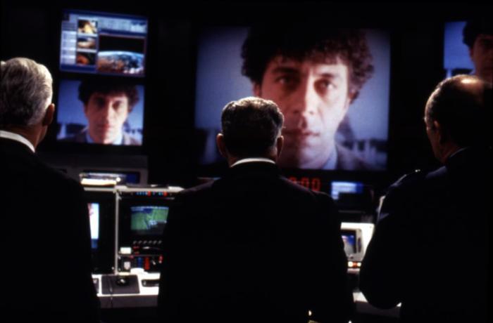 Eric Bogosian در صحنه فیلم سینمایی تحت محاصره2: قلمرو تاریکی