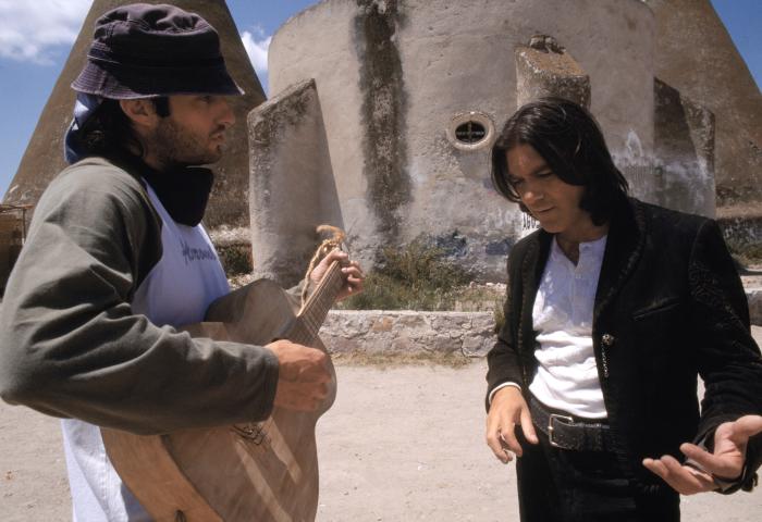  فیلم سینمایی روزی روزگاری در مکزیک با حضور آنتونیو باندراس و Robert Rodriguez