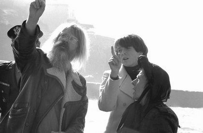 Hal Ashby در صحنه فیلم سینمایی Harold and Maude به همراه باد کرت و Ruth Gordon