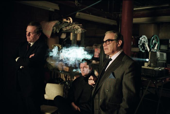 David Suchet در صحنه فیلم سینمایی دزدی بانک