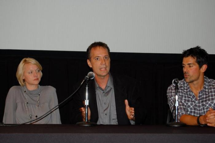 Adam Huss در صحنه فیلم سینمایی Resurrection County به همراه Matt Zettell و Kathryn Michelle