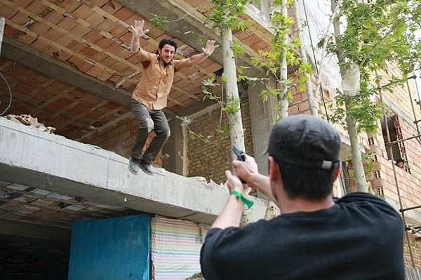  فیلم سینمایی قلاده های طلا به کارگردانی ابوالقاسم طالبی
