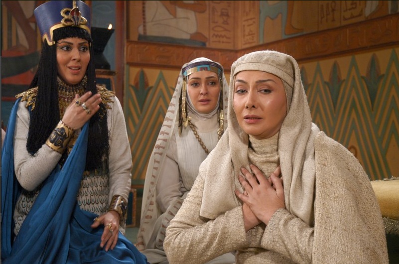 الهام حمیدی در صحنه سریال تلویزیونی یوسف پیامبر به همراه کتایون ریاحی و لیلا بلوکات
