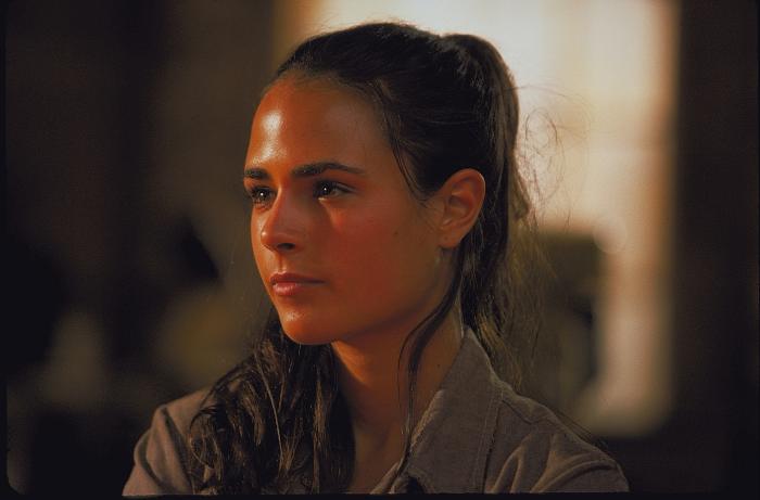 Jordana Brewster در صحنه فیلم سینمایی سریع و خشمگین