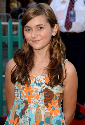 Alyson Stoner در صحنه فیلم سینمایی جوجه کوچولو