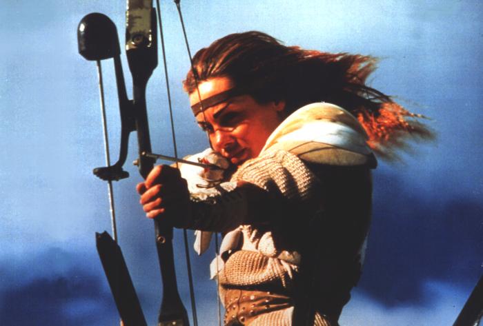 Virginia Hey در صحنه فیلم سینمایی مکس دیوانه: جنگجوی جاده