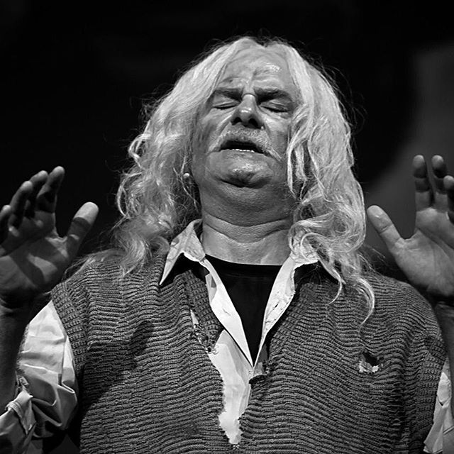 تصویری شخصی از علی عمرانی، بازیگر و کارگردان سینما و تلویزیون