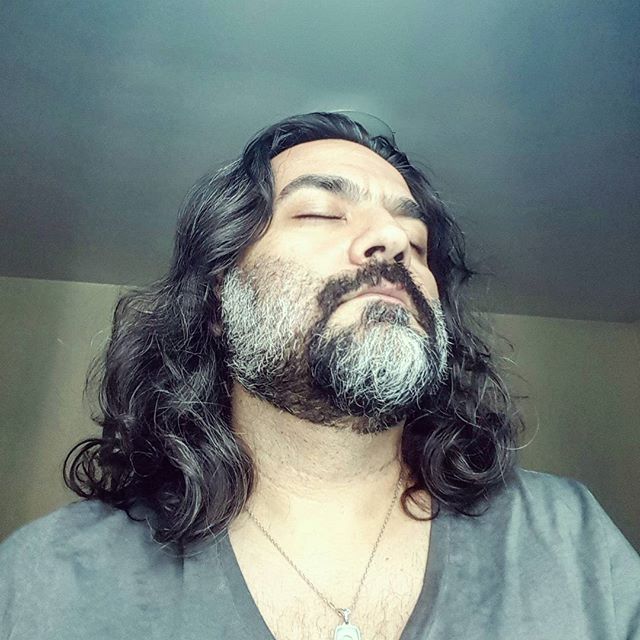 تصویری شخصی از یغما گلرویی، ترانه‌سرا و بازیگر سینما و تلویزیون