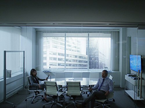 Michel Gill در صحنه سریال تلویزیونی آقای ربات