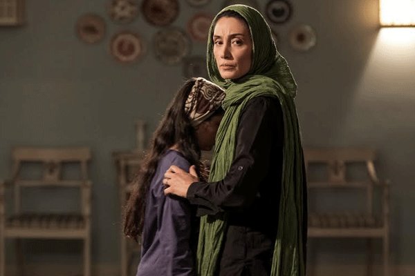 هدیه تهرانی در صحنه فیلم سینمایی عادت نمی‌کنیم