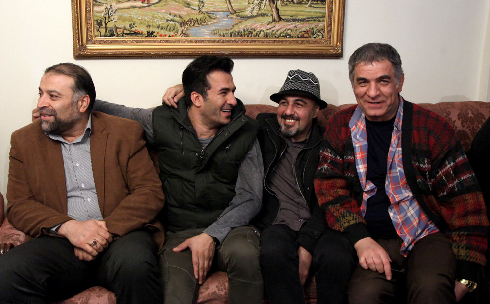 بهشاد شریفیان در پشت صحنه سریال تلویزیونی پنچری به همراه یوسف تیموری و رضا عطاران