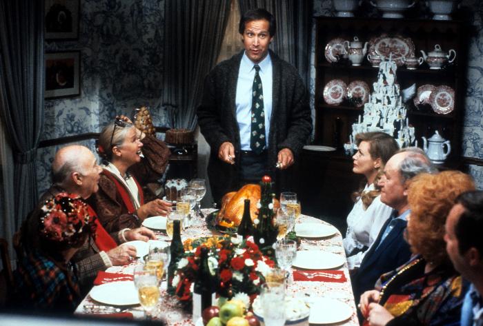 John Randolph در صحنه فیلم سینمایی تعطیلات کریسمس به همراه Chevy Chase، ای. جی. مارشال، Beverly D'Angelo و داین لد