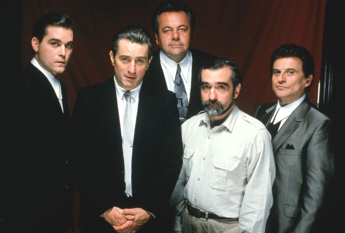 مارتین اسکورسیزی در صحنه فیلم سینمایی مافیایی ها به همراه پل سوروینو، ری لیوتا، جو پشی و رابرت دنیرو
