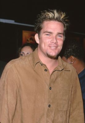 Mark McGrath در صحنه فیلم سینمایی ساحل