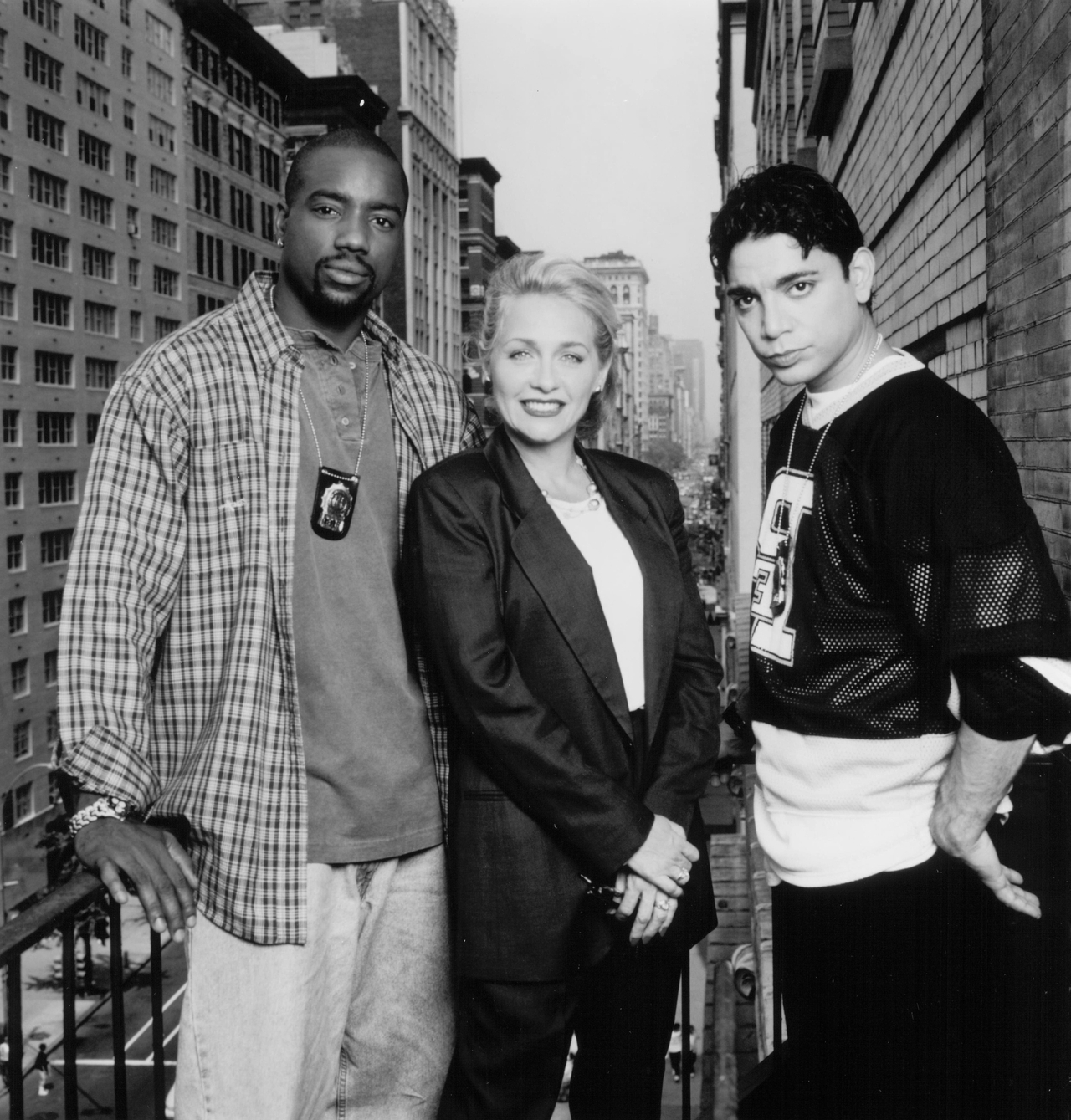 Malik Yoba در صحنه سریال تلویزیونی New York Undercover به همراه Patti D'Arbanville و Michael DeLorenzo