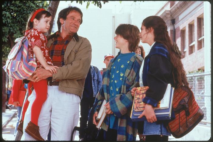 Matthew Lawrence در صحنه فیلم سینمایی خانم داوت فایر به همراه رابین ویلیامز، لیسا ژاکوب و Mara Wilson